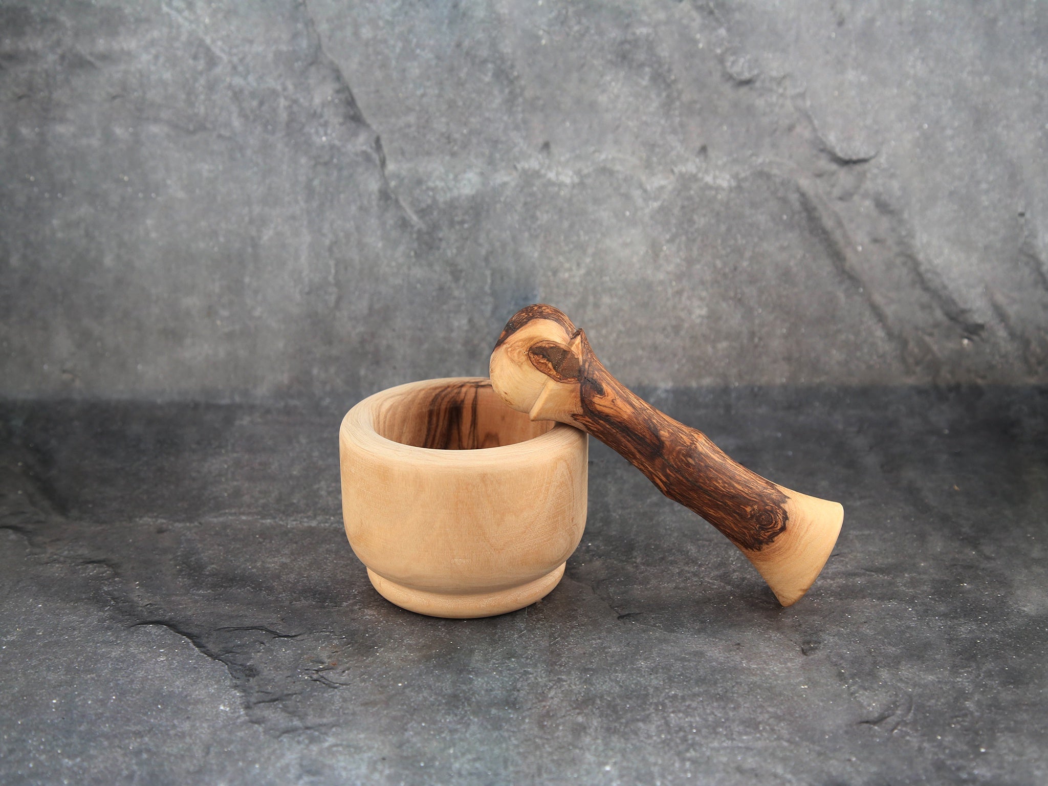 Motar-pestle olive wood